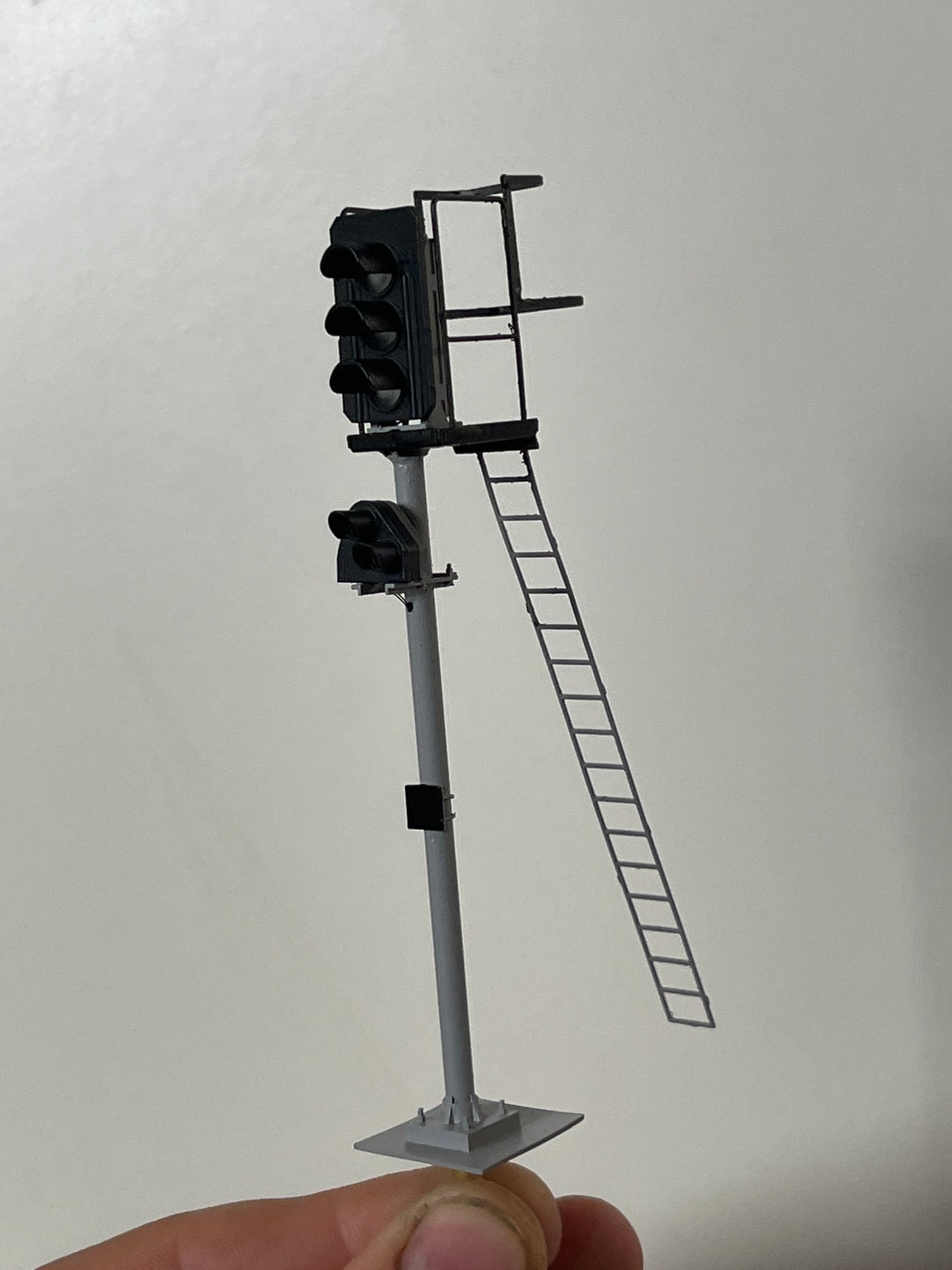 OO gauge old style colour light signal